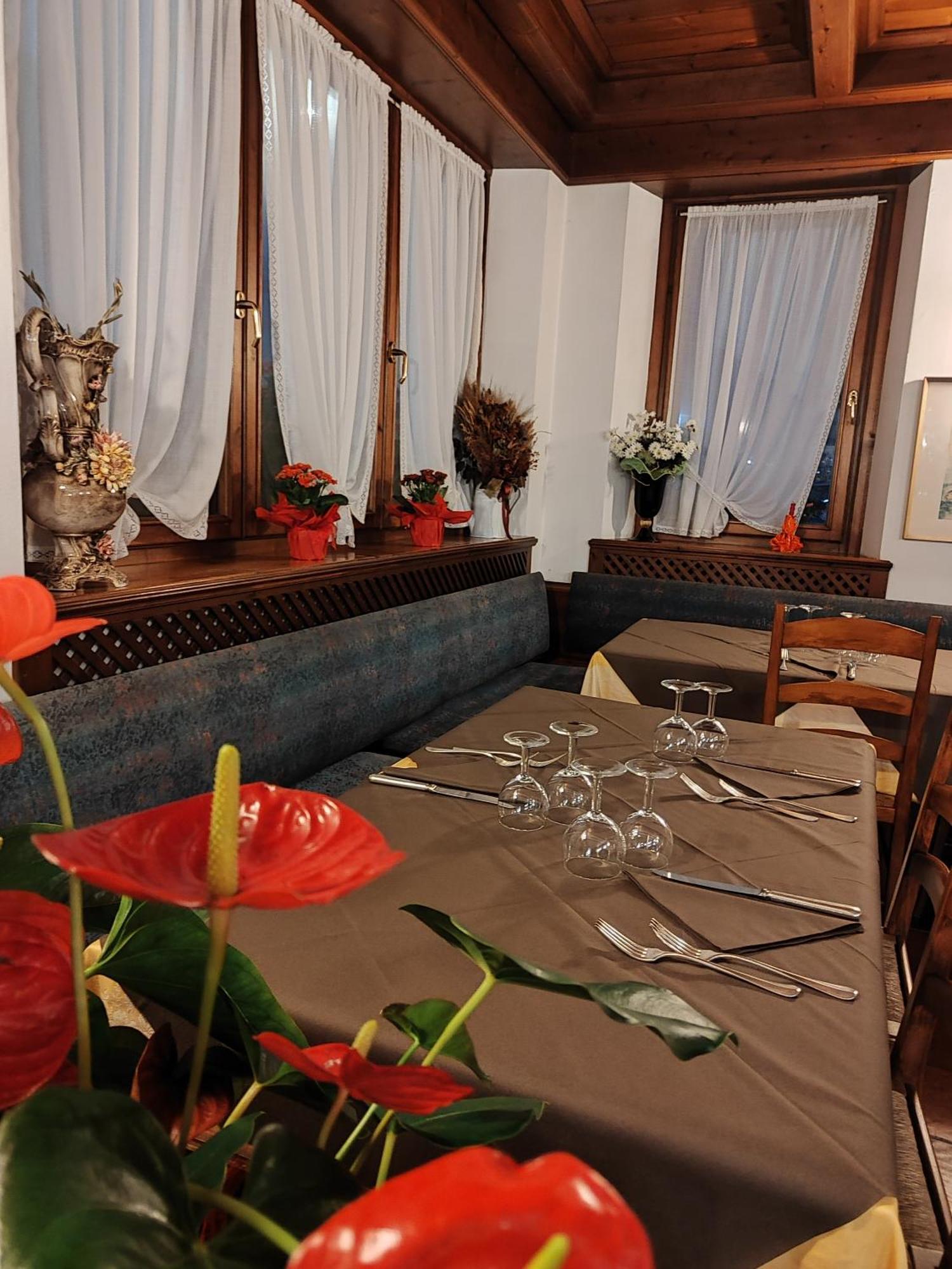 Al Sole Hotel Ristorante Dal 1870 ปีแอเว ดี กาโดเร ภายนอก รูปภาพ
